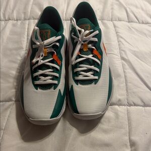 Men’s 10.5 Nike Miami Hurricanes colorway